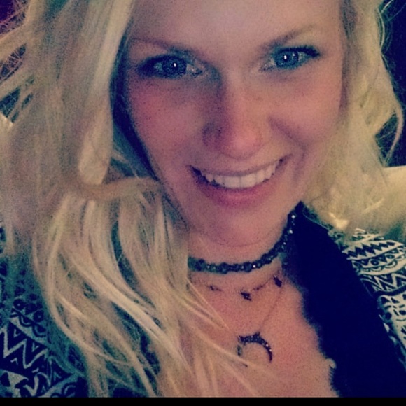 Meet your Posher, Allison - Picture 1 of 1